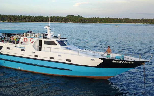 Moon Palikir surf charter boat