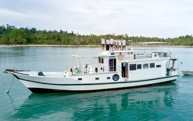 Saraina surf charter boat