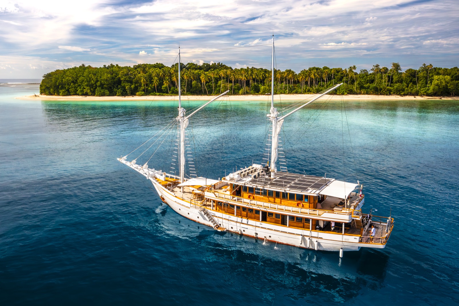Siloina I surf charter boat